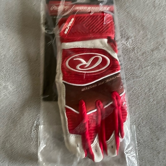 (NWT) Rawlings Batting Gloves. Size adult medium. Still in the package. - Picture 1 of 2